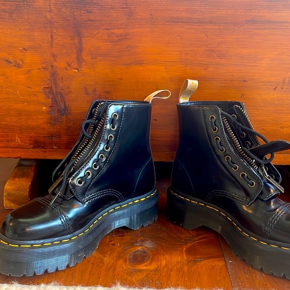 Doc Martens - Picture 5 of 5